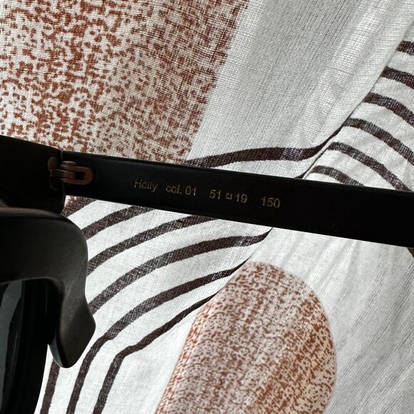 Illesteva Holly cat-eye sunglasses in matte black main image 6